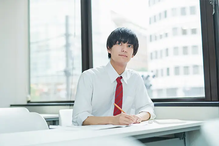 ⼀般⼊学